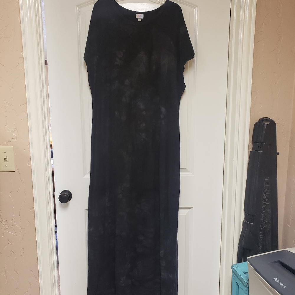 Lularoe Maria Black and white
